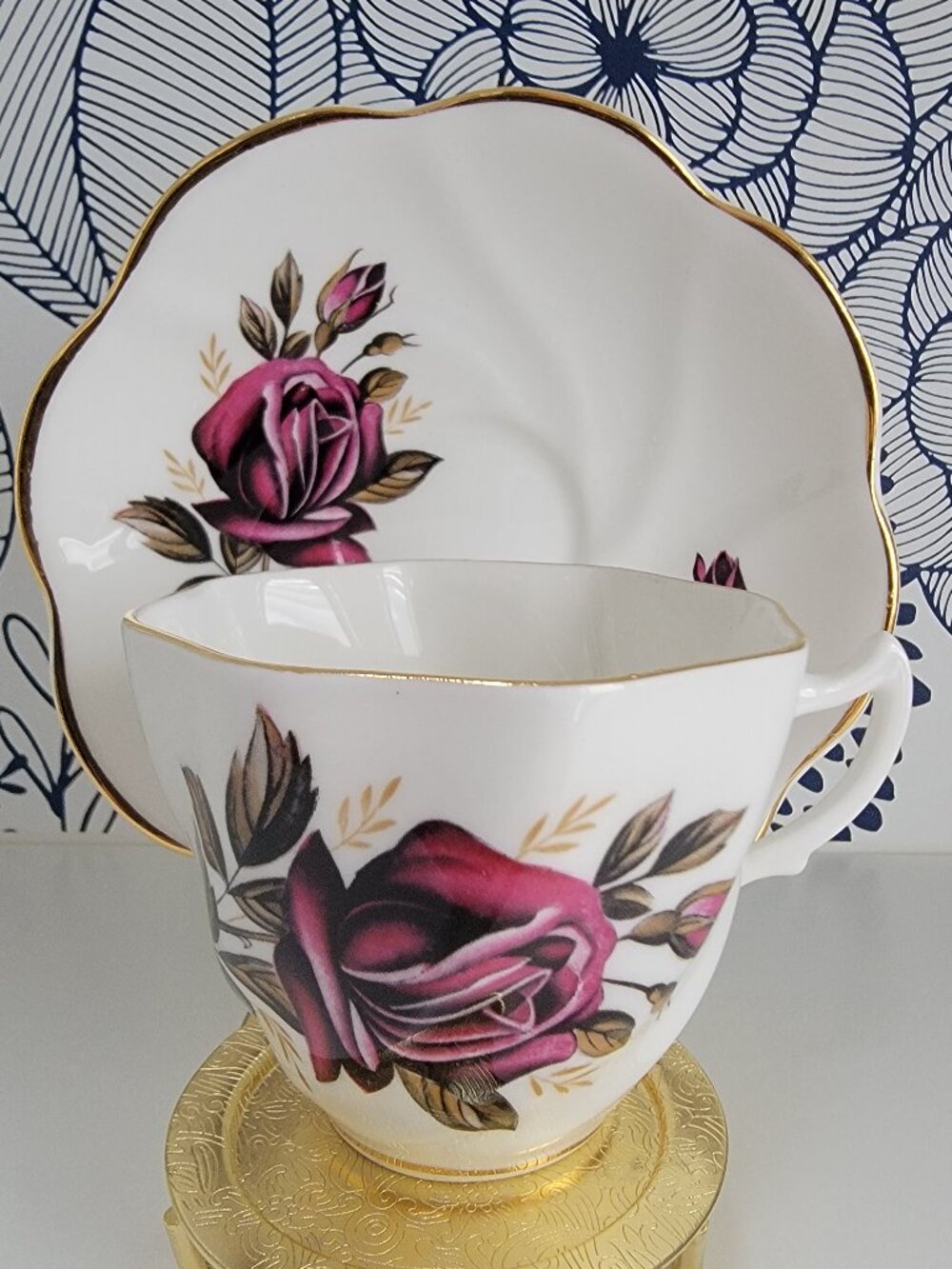 Consort teacup & saucer, dark pink rose, gold trim scalloped rim made in England